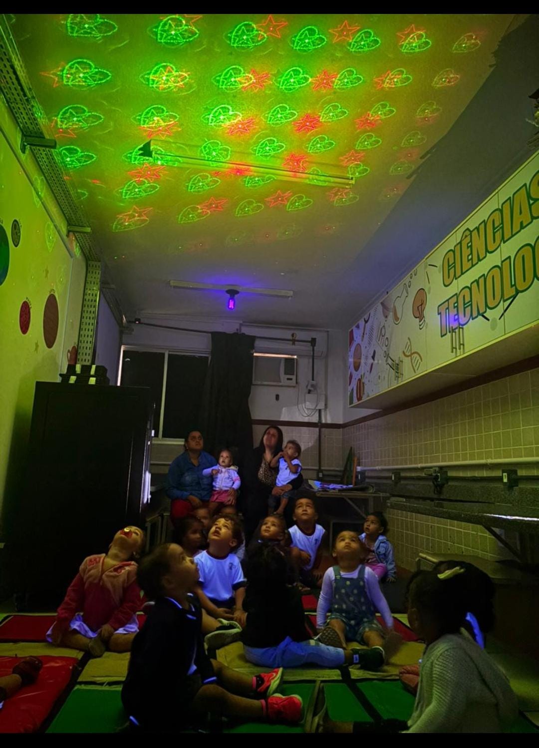 Ambientes Temáticos e o Viver as Infâncias: Uma Experiência de Educação Integral em Tempo Integral no Município de Vitória (ES) - Imagem 1
