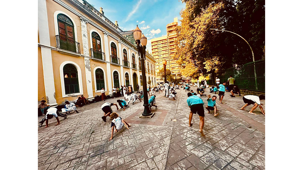 CEI Saturnina de Carvalho e Vieira da Silva apresenta capoeira na Praça, em Barra Mansa (RJ). Foto: Roberto Oliveira