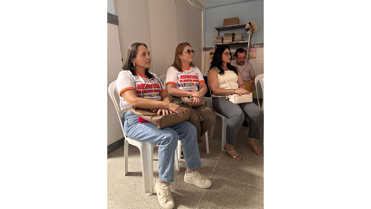 Gerente municipal, Calina Damasceno Rodrigues; Secretária de Educação, Lisandra Liberato Morais; e Maria Miss Lene dos Santos, Gestora escolar, em Salvador (BA). Foto: Fotógrafa do Centro Municipal de Educação Infantil (CMEI) União Boca do Rio