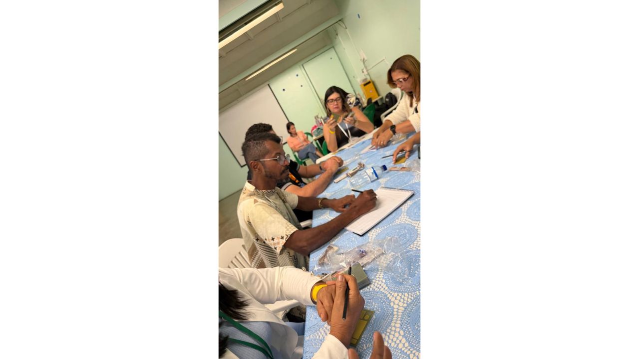 Momento de oficina no Centro de Atenção Integral à Criança e ao Adolescente (CAIC) Benedito Carlos de Oliveira de Brazlândia (DF). Foto: Valquíria Fernandes Oliveira