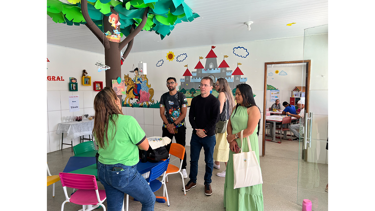 Dialógo entre as(os) participantes da Rede de Trocas sobre a organização pedagógica da Escola Integral em Tempo Integral, em Lagedo do Tabocal (BA). Foto: Equipe de comunicação de Lagedo do Tabocal (BA)