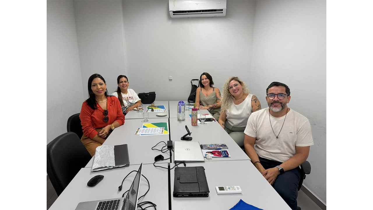 Reunião das(os) participantes da Rede de Trocas da Rede Estadual de Alagoas com a Gerência Especial de Fortalecimento da Educação em Tempo Integral e Complementar do Ensino Médio (GEFETI) na SEDUC-AL, em Maceió (AL). Foto: Equipe GEFETI