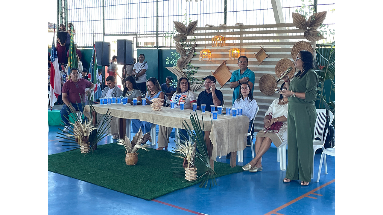 Momento de apresentação de todas as escolas que participam do Centro Integrado de Atividades Complementares, em Humaitá (AM). Foto: Equipe da Rede Anfitriã - Humaitá (AM)