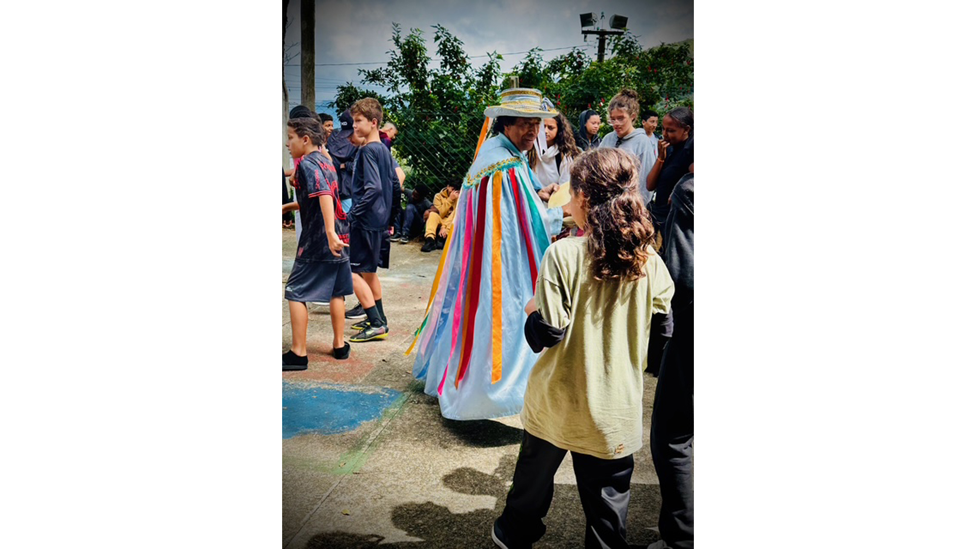 Congada e Caiapó na Escola Municipal Mamud Assan, em Poços de Caldas (MG). Foto: Valdirene Ap. de Oliveira Rosa