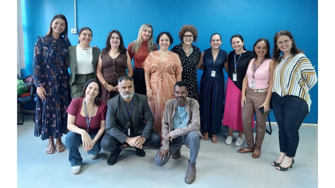 Sala de reuniões do Centro de Formação de Professores de São Paulo para apresentação do Programa Imprensa Jovem, com a presença do professor Carlos Lima, participantes das cidades convidadas pela Rede de Trocas e integrantes da Secretaria Municipal de Educação de São Paulo (SP). Foto: Equipe da Secretaria de Educação de São Paulo
