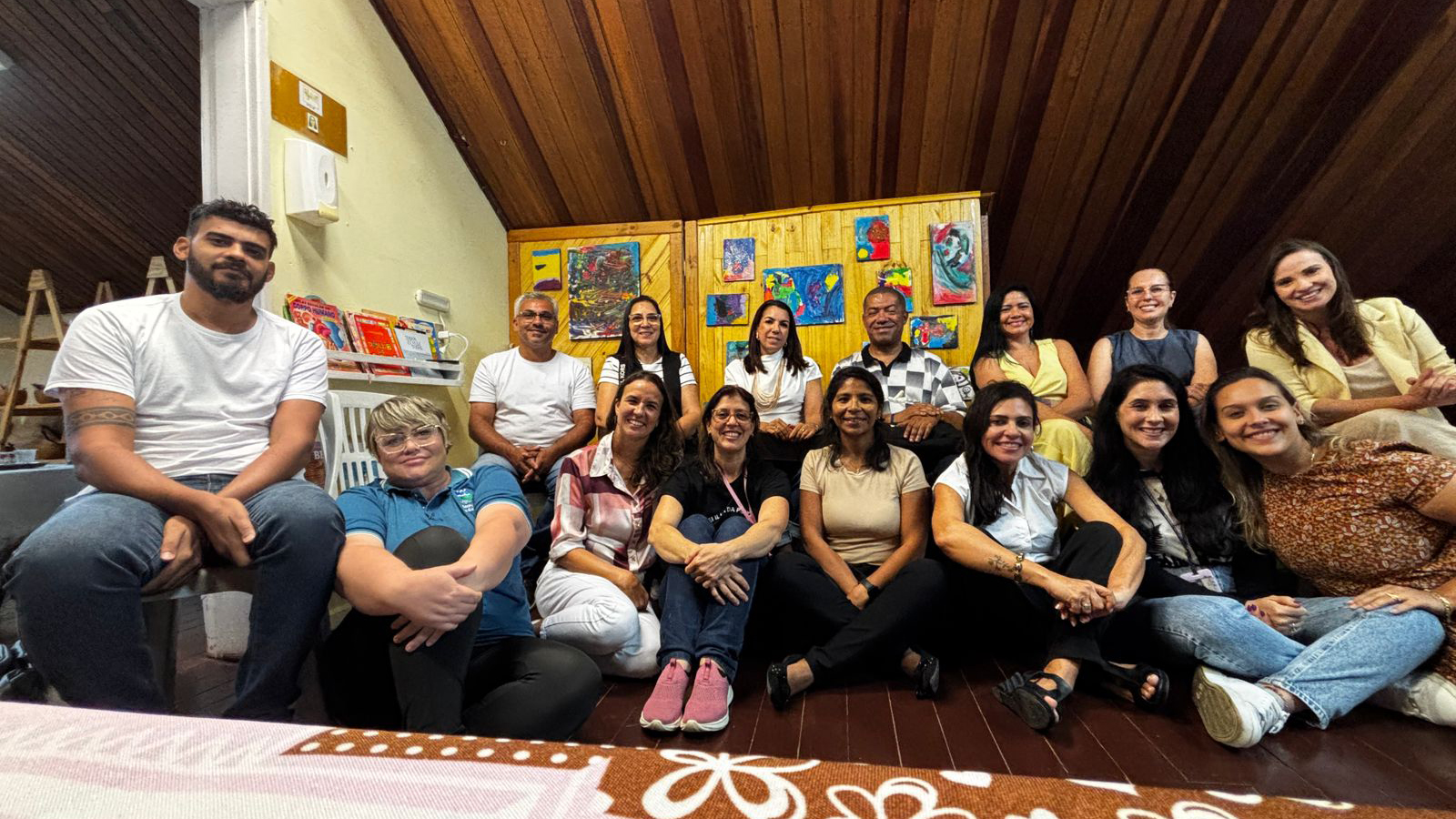 Finalização do encontro em espaço de trocas na Escola Municipal de Educação Infantil (EMEI) Ilha da Pintada, em Porto Alegre (RS). Foto: Equipe de visitantes do Projeto Experiências Inspiradoras