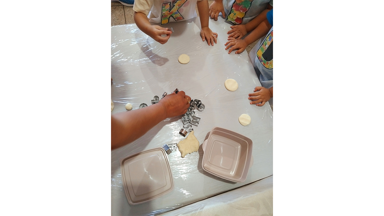 Atividade "receitas da mamãe" no Centro Municipal de Educação Infantil (CMEI) Brincando e Aprendendo, em Rubiataba (GO). Foto: Kattianny Keddma Torres Lima