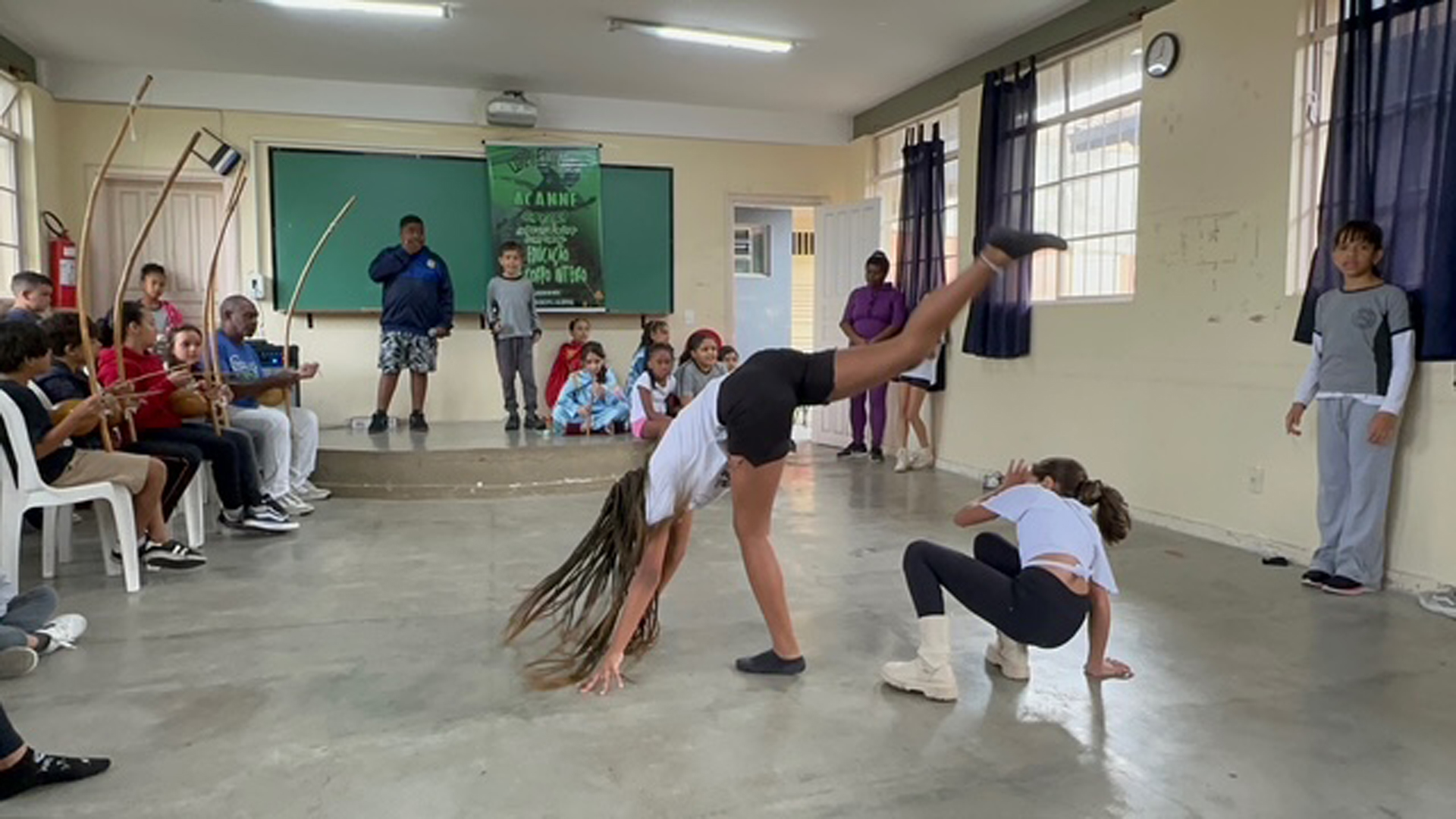 Orquestra de Berimbau na Escola Municipal Alvino Hoksen de Oliveira, em Poços de Caldas (MG). Foto: Valdirene Ap. de Oliveira Rosa