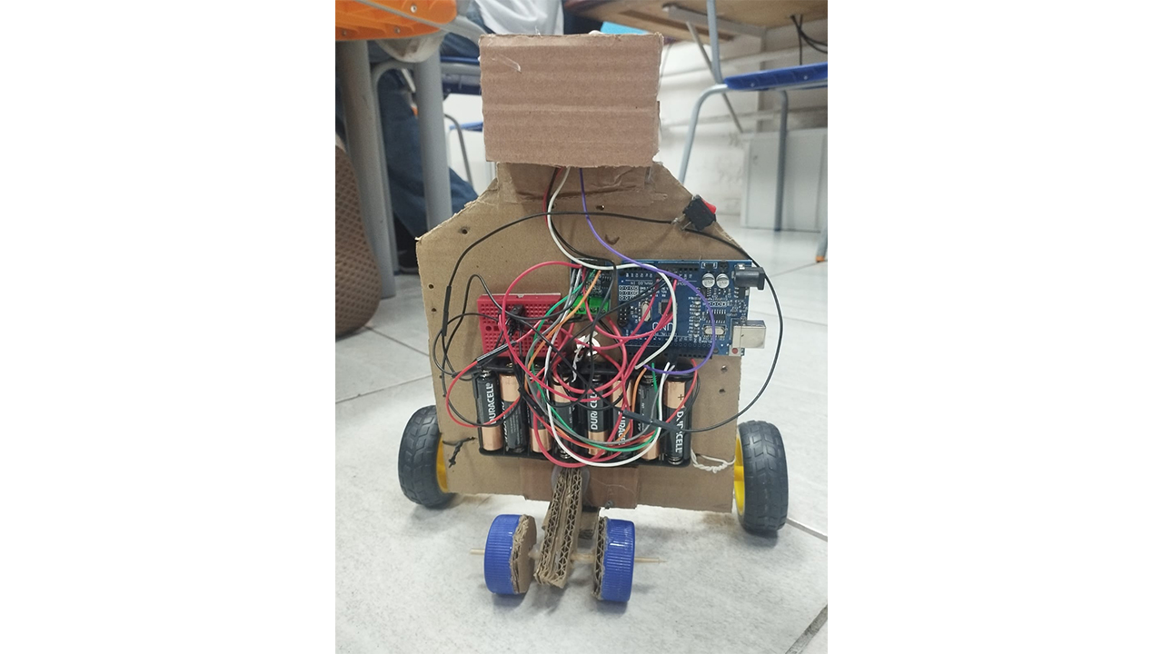 Projeto de carro desenvolvido pelas(os) estudantes do GET com microbit, no Rio de Janeiro (RJ). Foto: Equipe da SEME de Lagedo do Tabocal (BA)