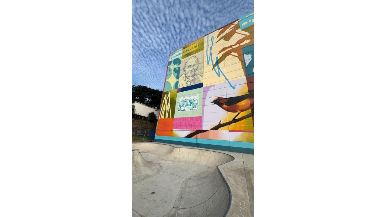 Fachada do Centro de Educação Unificado Papa Francisco, com uma pista de skate, em São Paulo (SP). Foto: Cláudia Roberta Rosa da Silva