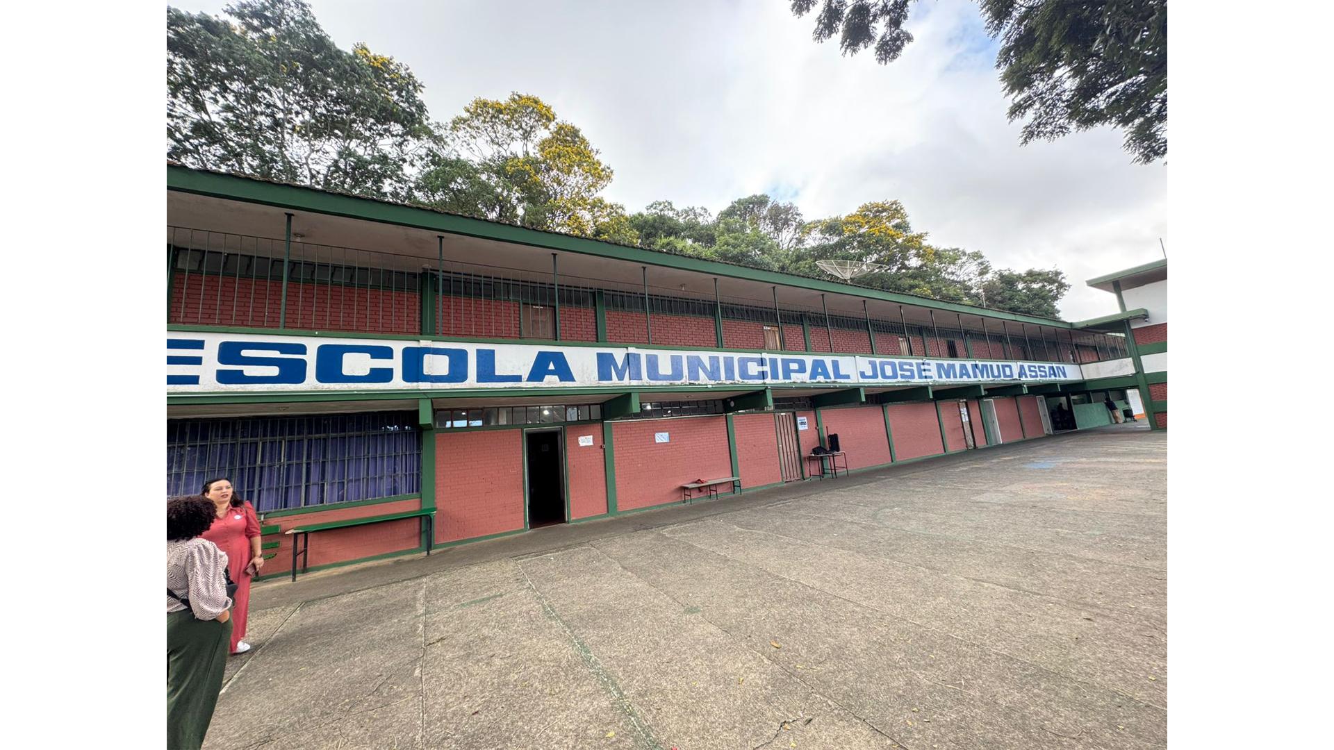 Fachada da Escola Municipal José Mamud Assan, em Poços de Caldas (MG). Foto: Charliane Santos do Vale
