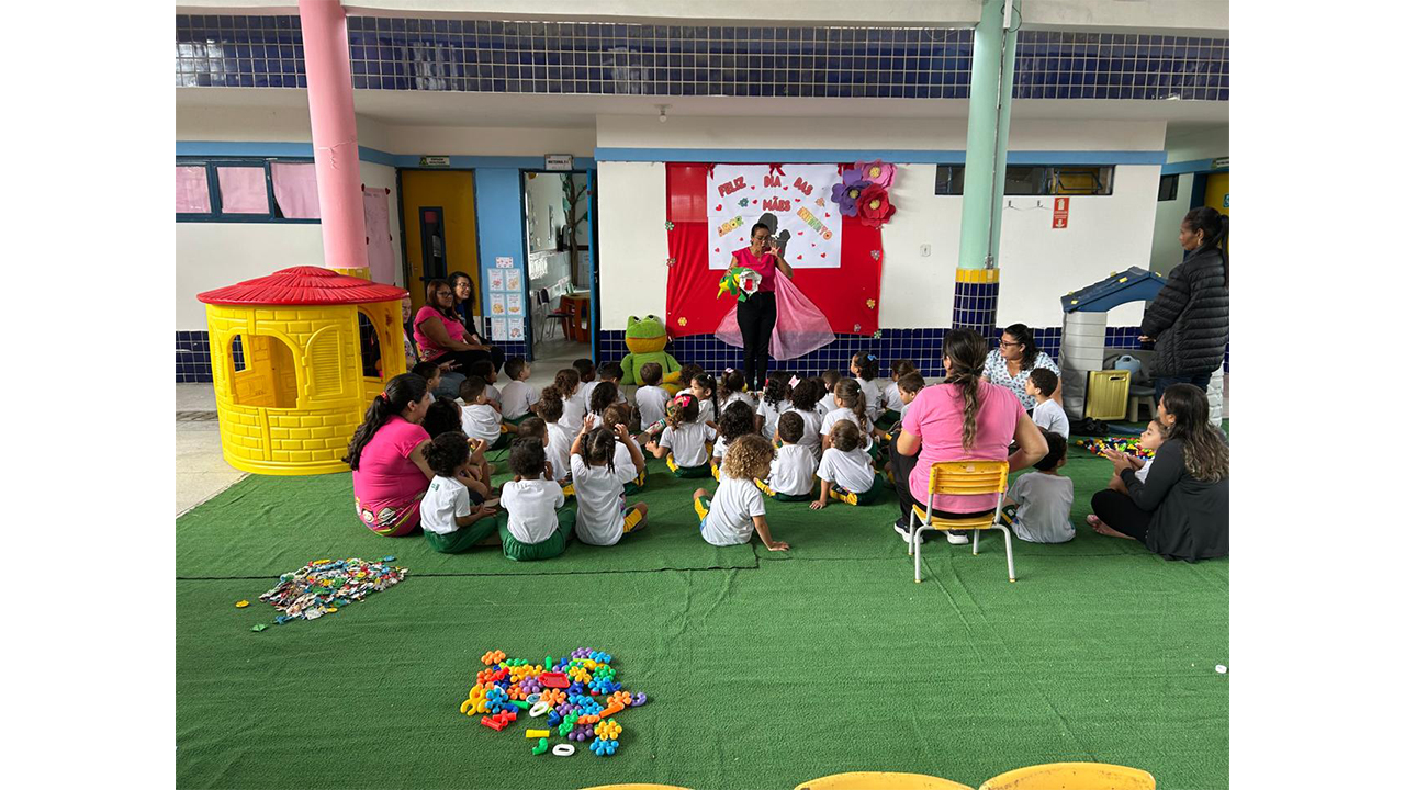 Contação de histórias na Creche Municipal Maria de Lourdes Cavalcante, em Campina Grande (PB). Foto: Marecilda Bezerra