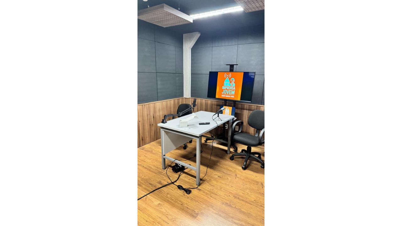 Sala de Educomunicação do Projeto Imprensa Jovem no Centro de Educação Unificado Papa Francisco, em São Paulo (SP). Foto: Cláudia  Roberta Rosa da Silva