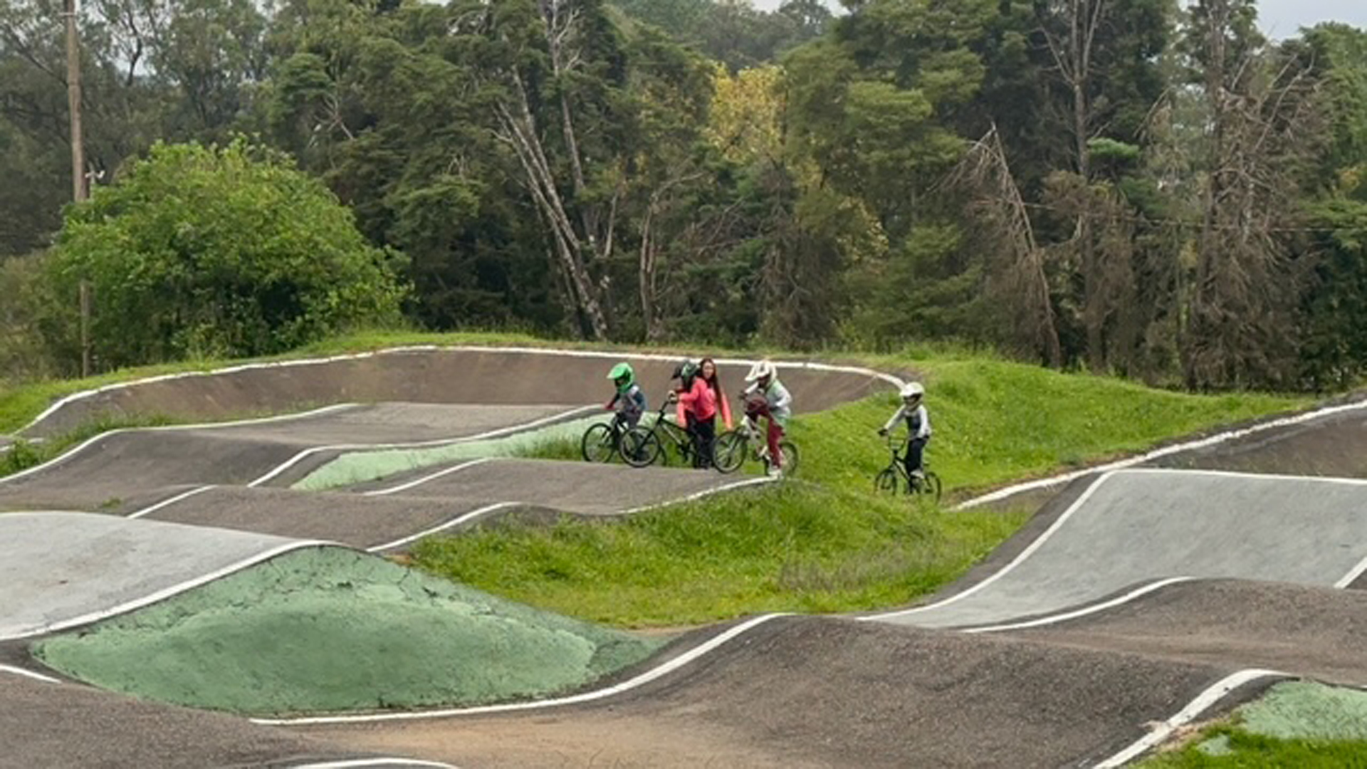 BMX (Bicicross) no Programa Municipal da Juventude (PMJ) Vilas Unidas, em Poços de Caldas (MG). Foto: Valdirene Ap. de Oliveira Rosa