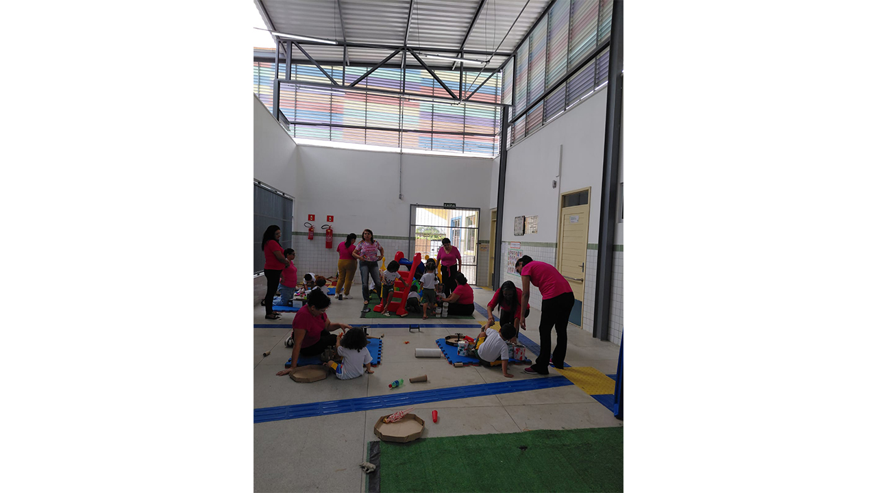 Momento de interação das crianças no pátio da Creche Municipal Lenise Medeiros, em Campina Grande (PB). Foto: Maria José Silva de Medeiros Paiva
