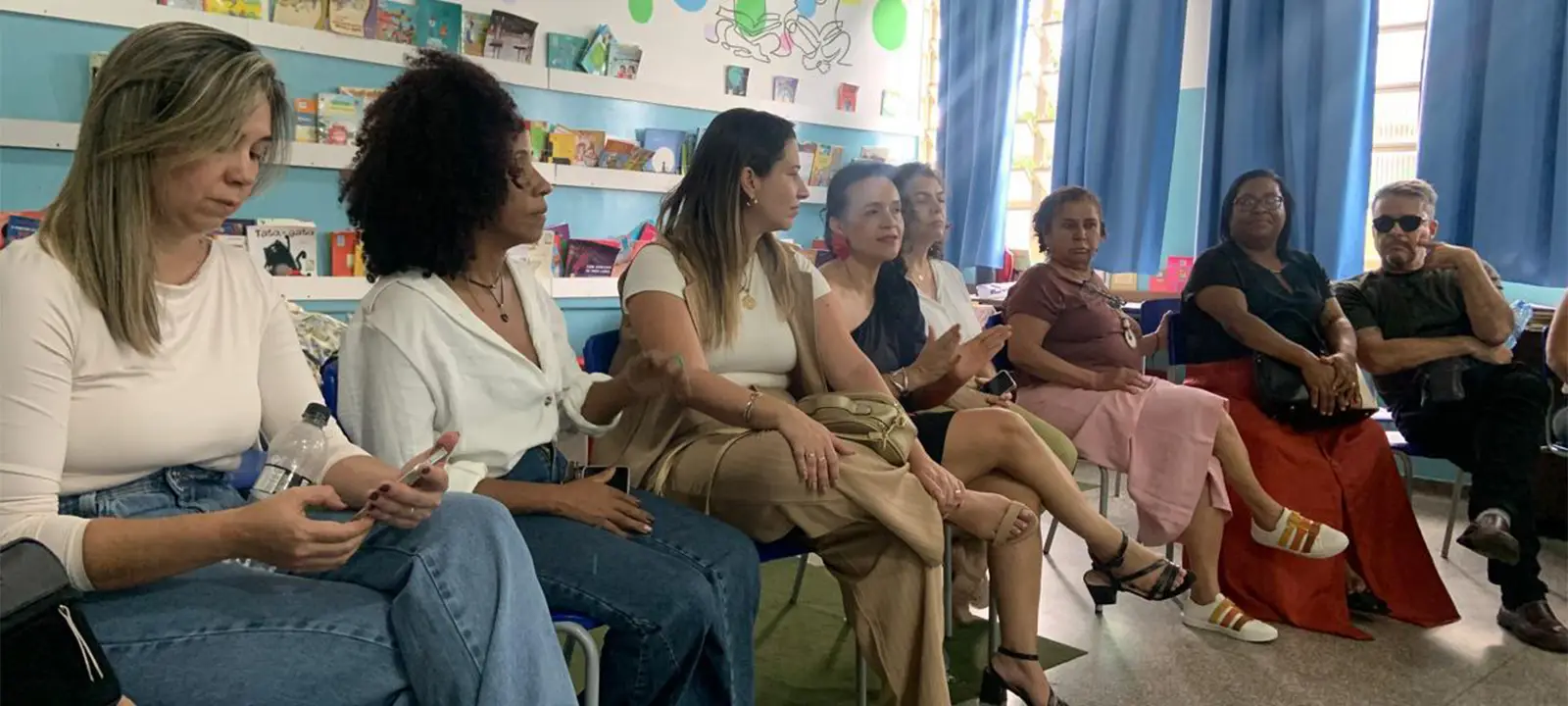 Momento de escuta e troca de experiências, em uma sala de leitura das escolas, com as Redes Visitantes e a Rede Anfitriã, em Campo Grande (MS). Foto: Givaldo Carvalho