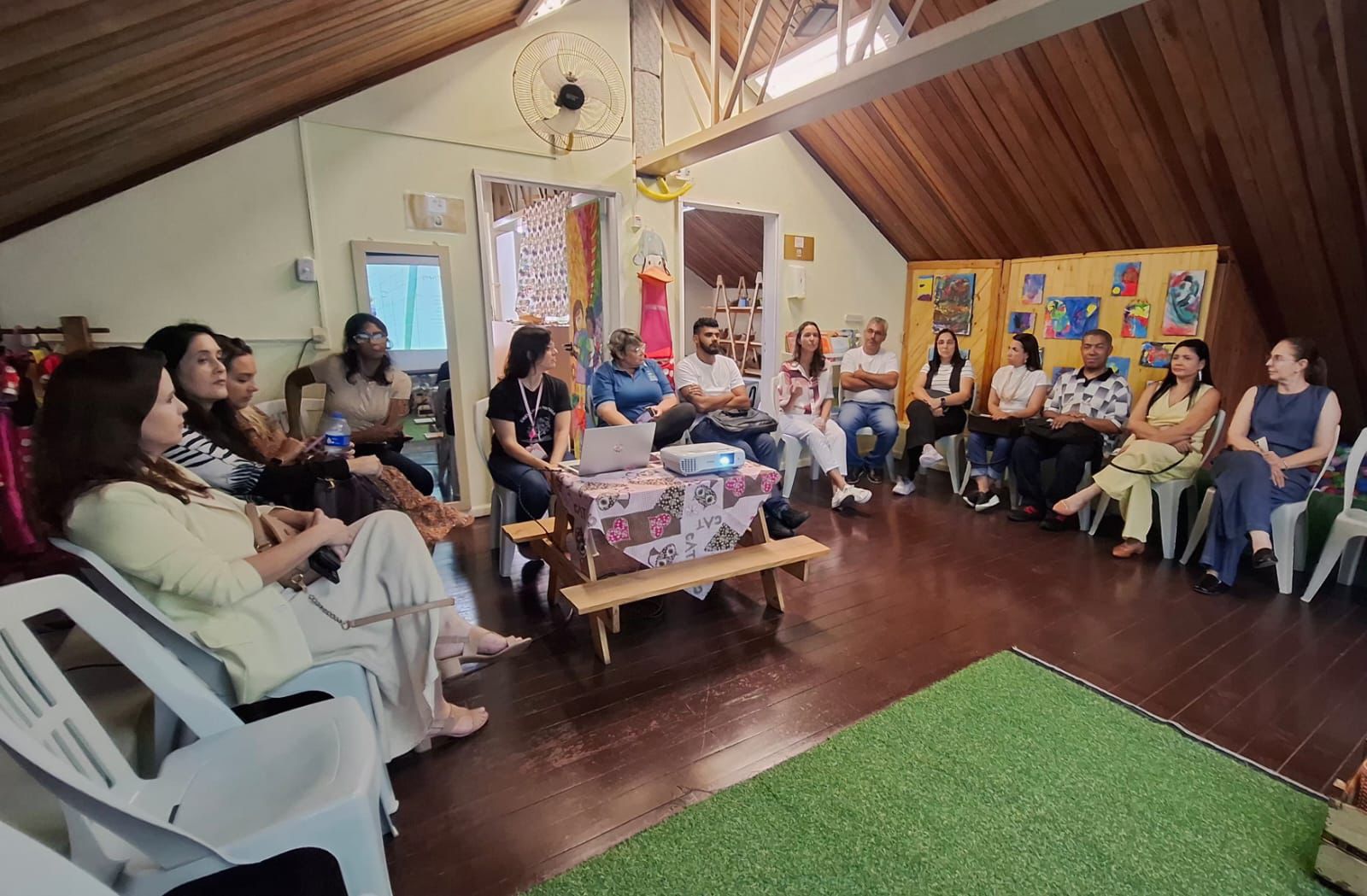 Roda de conversa na Escola Municipal de Educação Infantil (EMEI) Ilha da Pintada, em Porto Alegre (RS). Foto: Equipes da Rede de Trocas