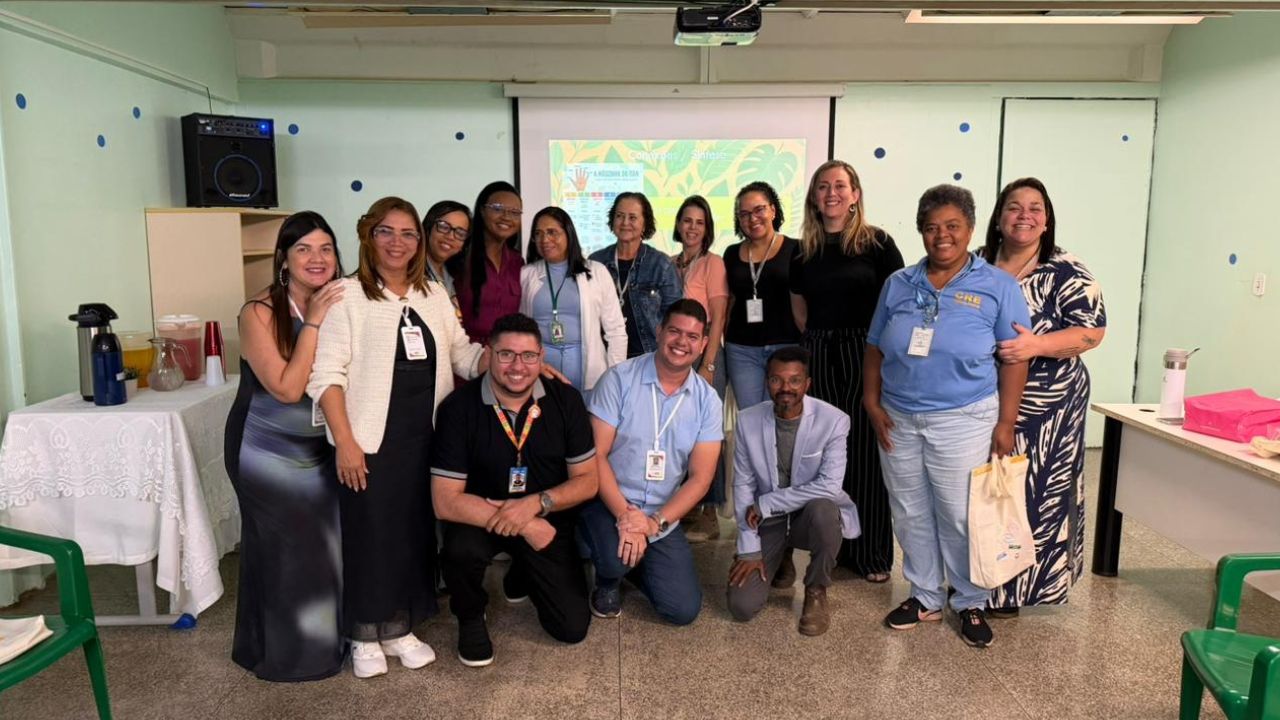 Participantes da Rede de Trocas na sala de reunião do Centro de Atenção Integral à Criança e ao Adolescente (CAIC) Benedito Carlos de Oliveira, em Brazlândia (DF). Foto: Coordenação da CAIC Benedito Carlos de Oliveira