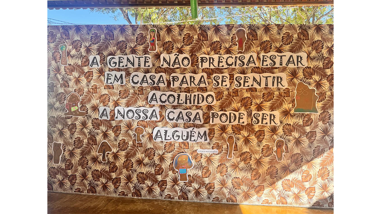 Mural de acolhida do Centro Municipal de Educação Infantil (CMEI) Consuelo Nasser, em Goiânia (GO). Foto: Ana Carina Pivesso Padua